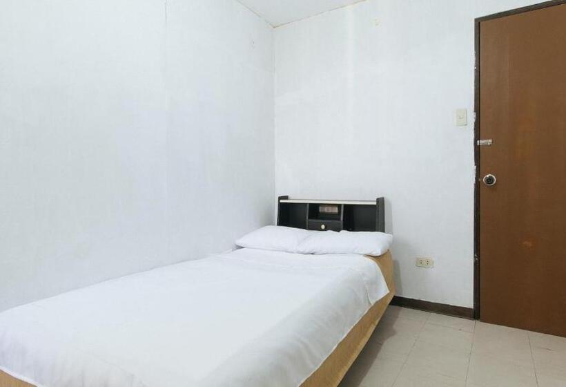 فندق Cristian Jay Dormitory By Reddoorz