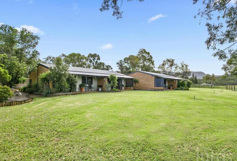 هتل Pokolbin Farm Stay