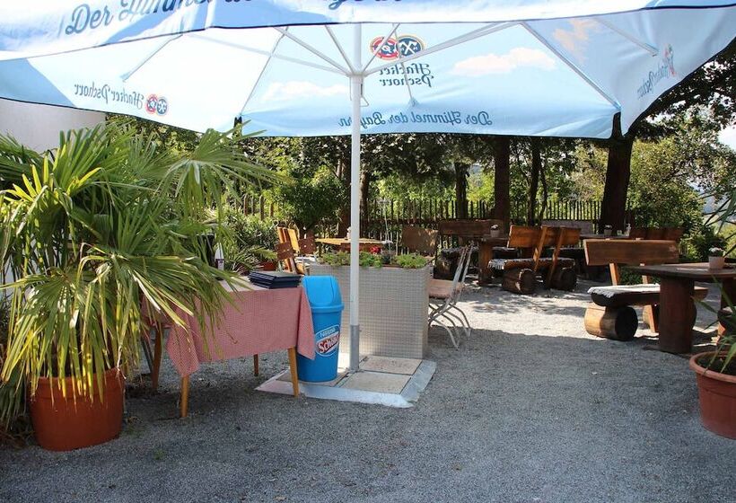 Отель Gasthof Zum Weissen Lamm