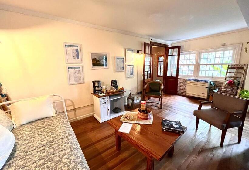 تختخواب و صبحانه La Yurta