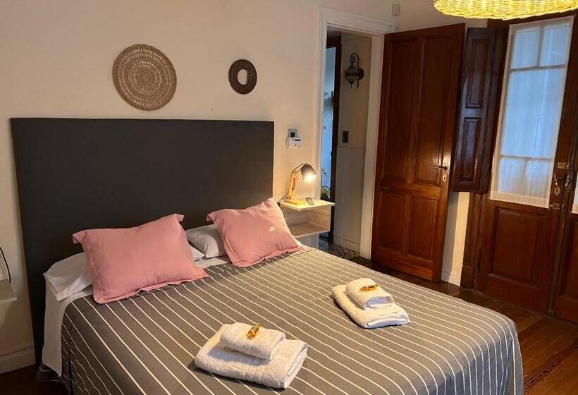 تختخواب و صبحانه La Yurta