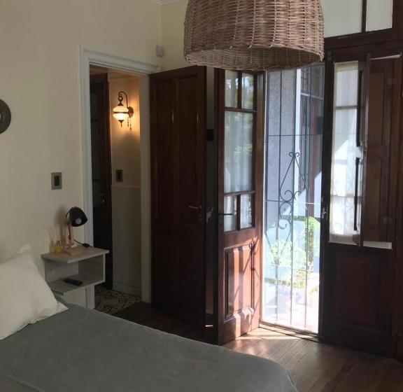 تختخواب و صبحانه La Yurta