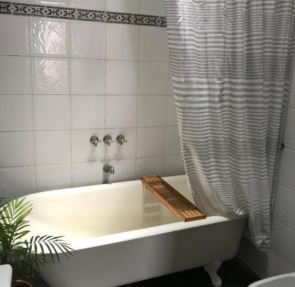 تختخواب و صبحانه La Yurta