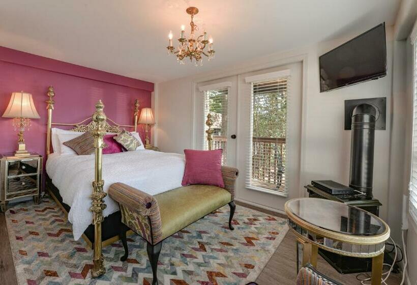 בית מלון כפרי Raven Point Inn