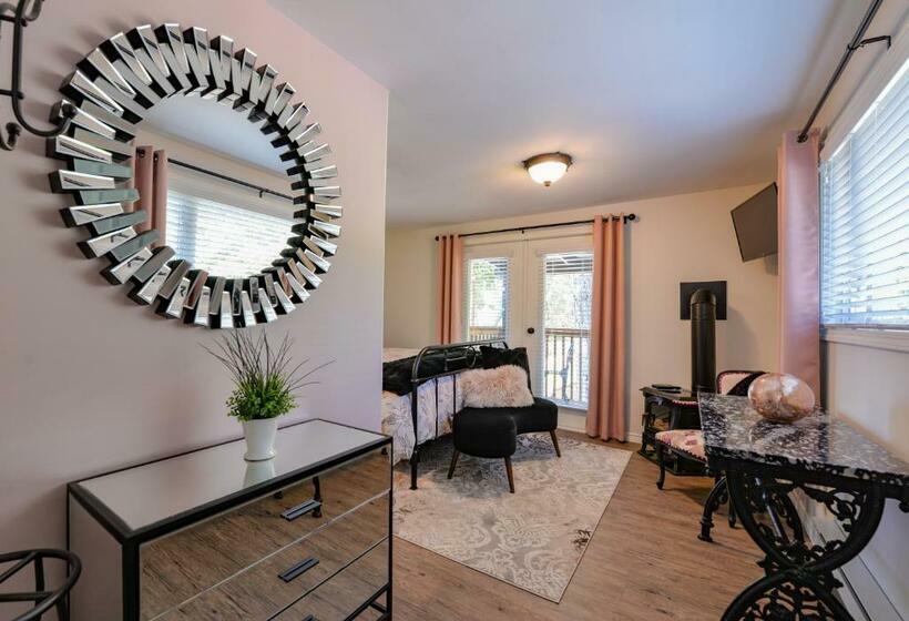 בית מלון כפרי Raven Point Inn