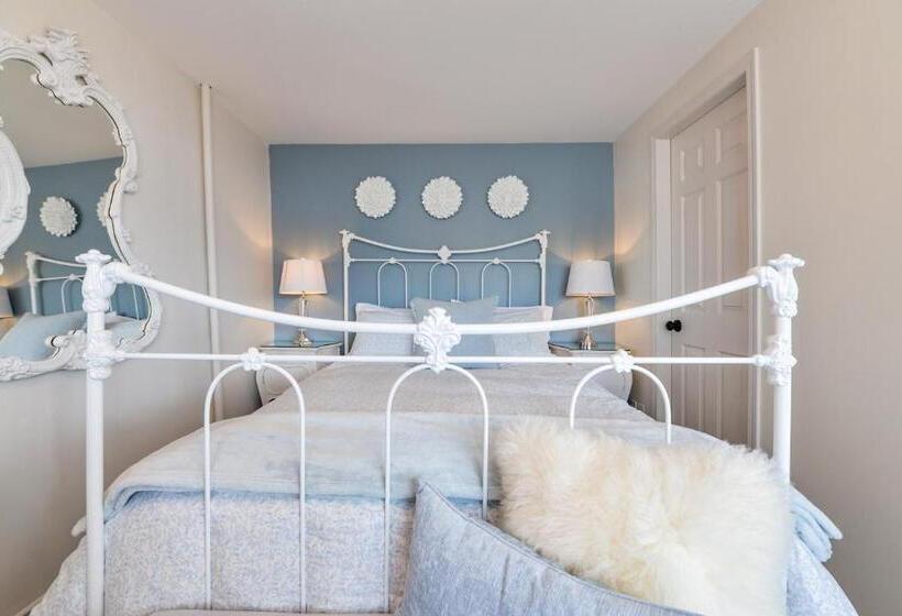 בית מלון כפרי Raven Point Inn