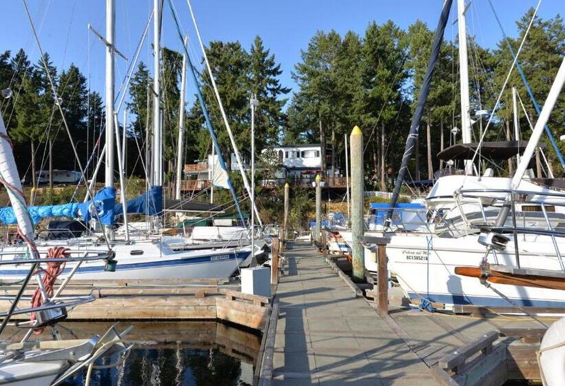 בית מלון כפרי Raven Point Inn