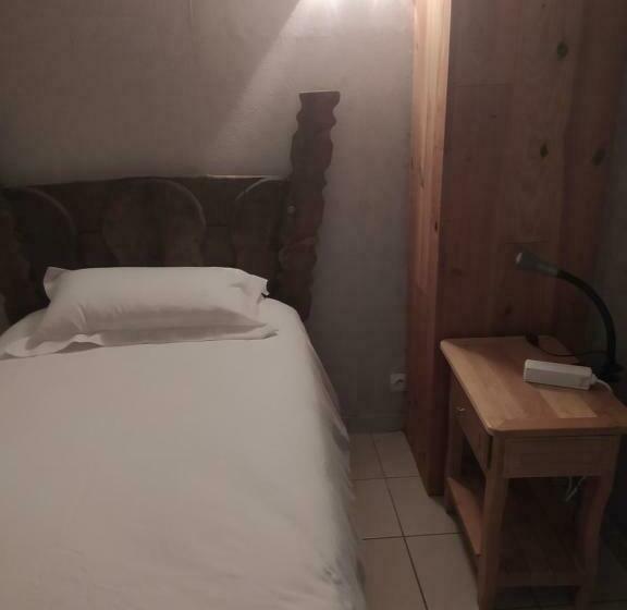 بنسيون Le Saloon
