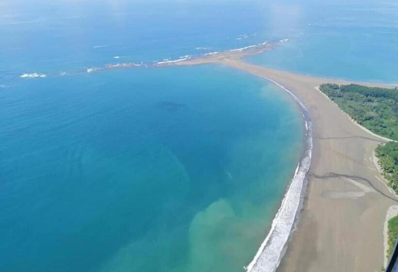 פנסיון Luminosa Uvita Hostel