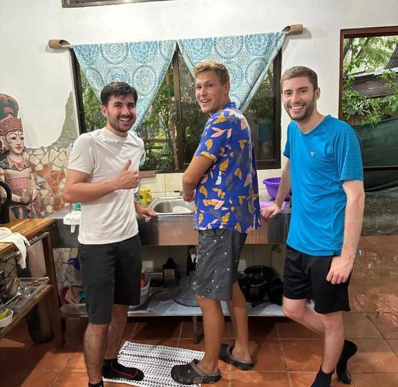 פנסיון Luminosa Uvita Hostel