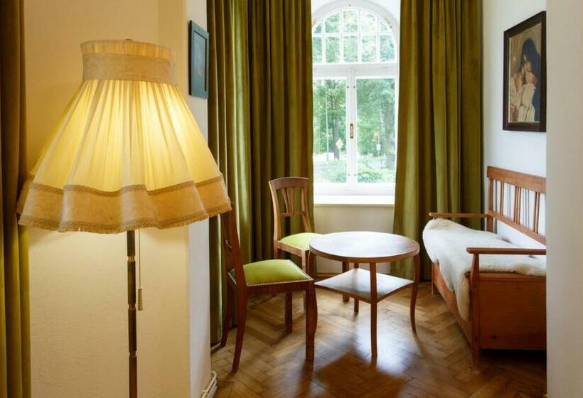 פנסיון Parkhotel Vrbno
