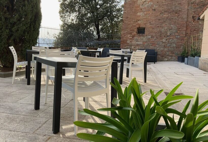 مبيت وإفطار La Corte Del Grillo   Residenza D Epoca