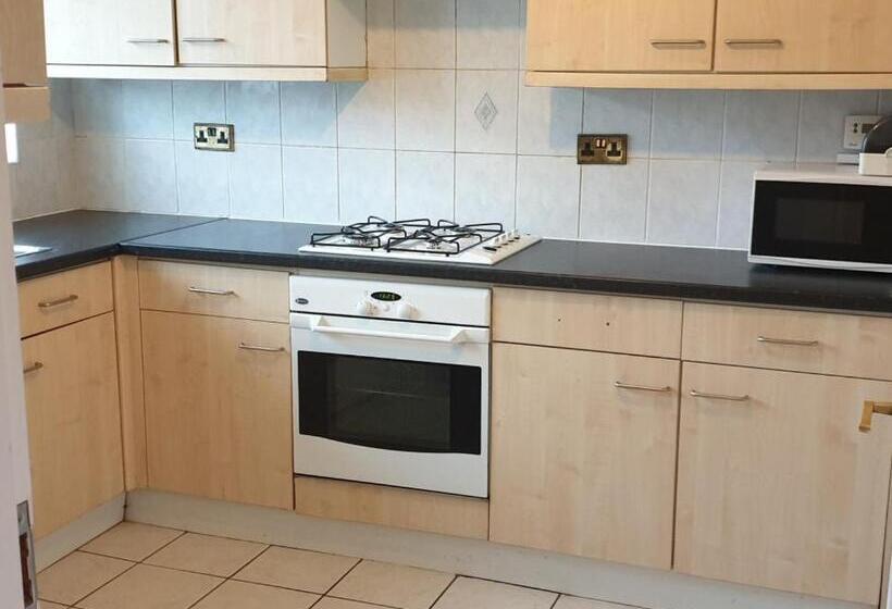 تختخواب و صبحانه Lime House