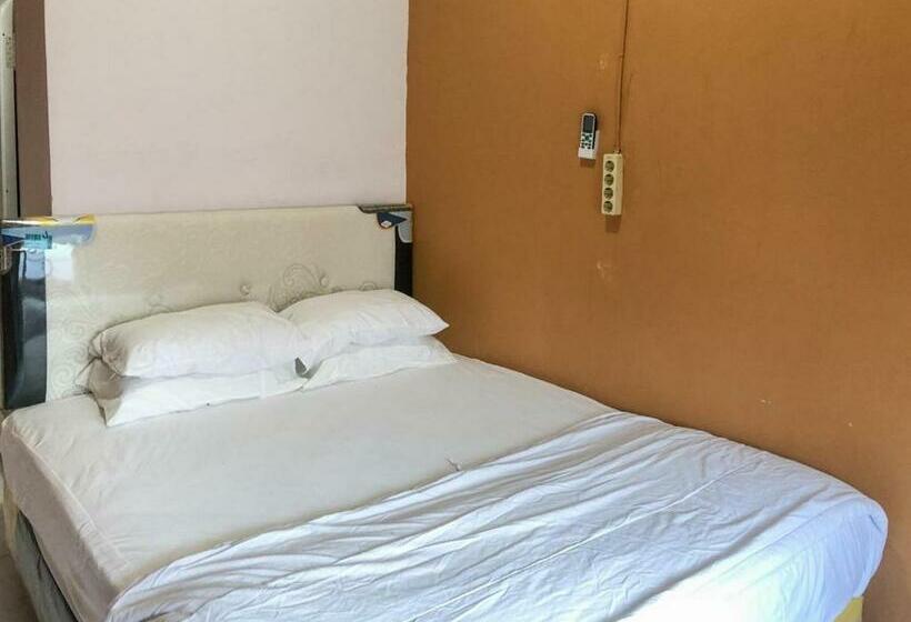 호텔 Celly Homestay Samarinda Redpartner