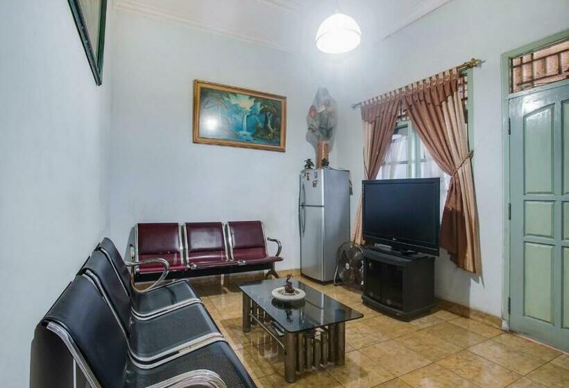 בית מלון כפרי Oyo 90771 Mess 19 Syariah