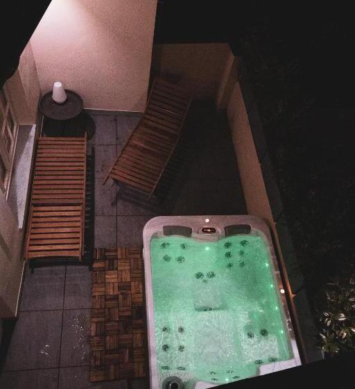 پانسیون Boutique Hotel U Zvonku