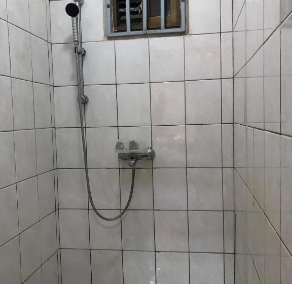 پانسیون Room In Guest Room   Logerthine Cambridge Suriname