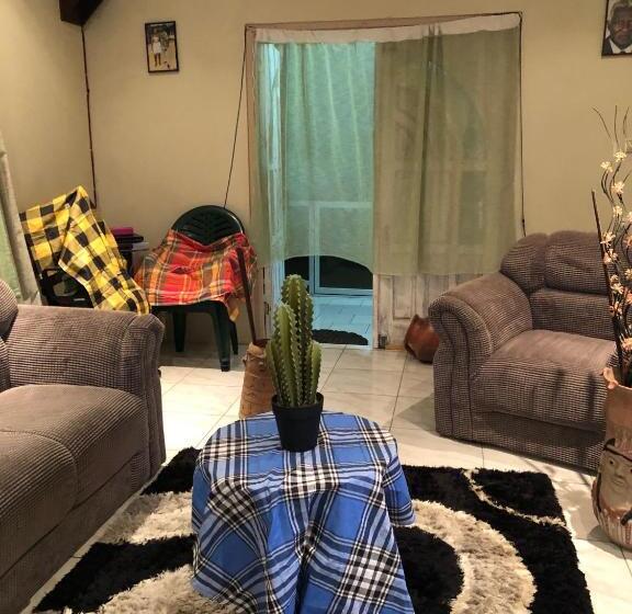 پانسیون Room In Guest Room   Logerthine Cambridge Suriname