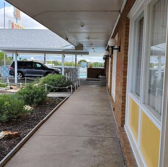 Robin Hood Motel