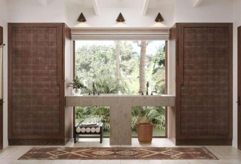 Lovango Resort And Beach Club