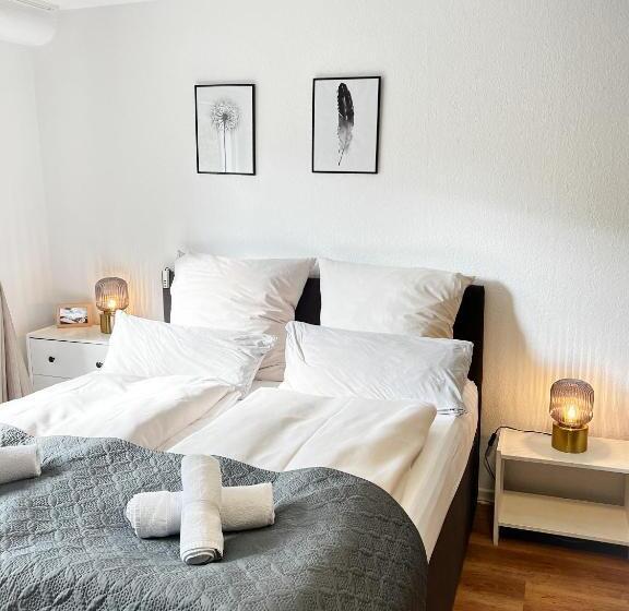 مبيت وإفطار Modern Room With Netflix In Porta Westfalica
