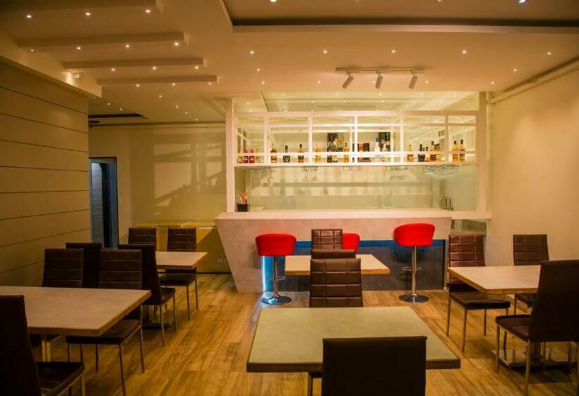 فندق Vedaa Holidays Resort