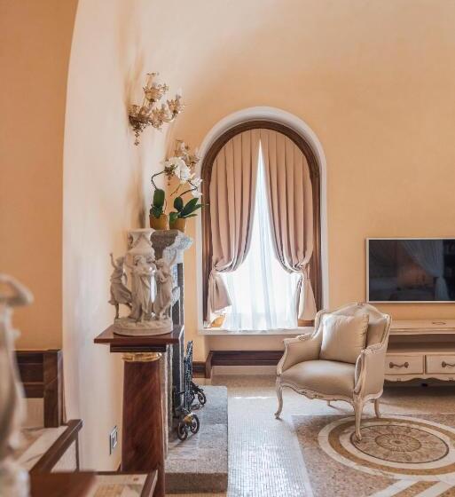 بنسيون La Rondinaia