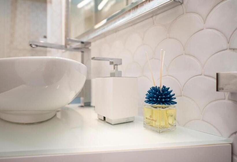 بنسيون La Rondinaia