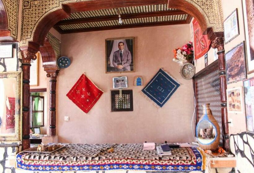 تختخواب و صبحانه La Rose De Sable