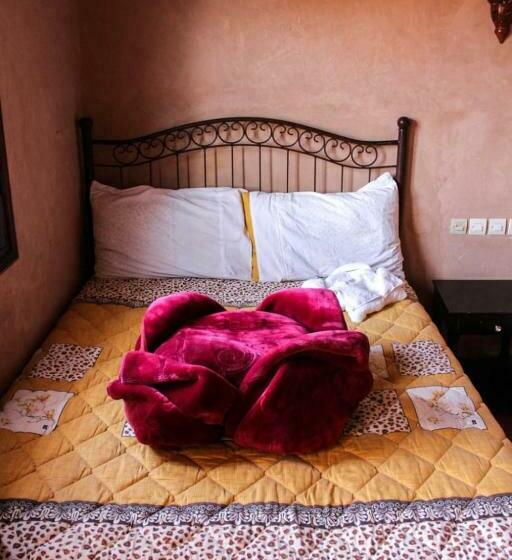 تختخواب و صبحانه La Rose De Sable