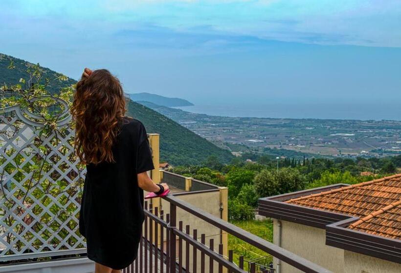 تختخواب و صبحانه La Terrazza Dei Tramonti
