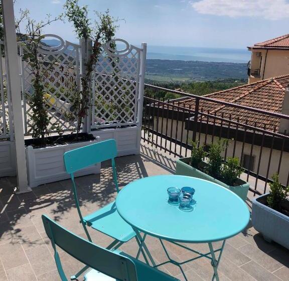 تختخواب و صبحانه La Terrazza Dei Tramonti