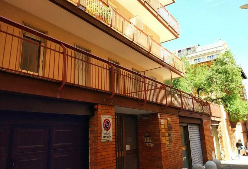 تختخواب و صبحانه Amariglio Apartment