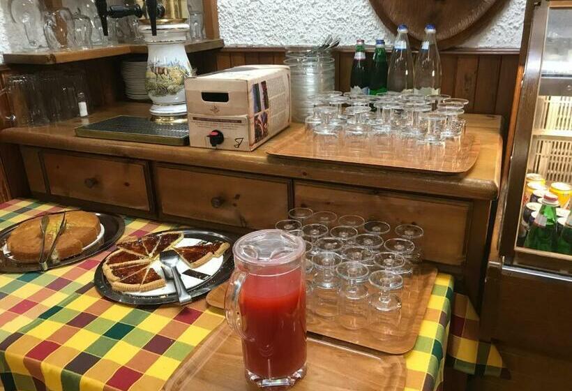 ホテル Albergo Pineta