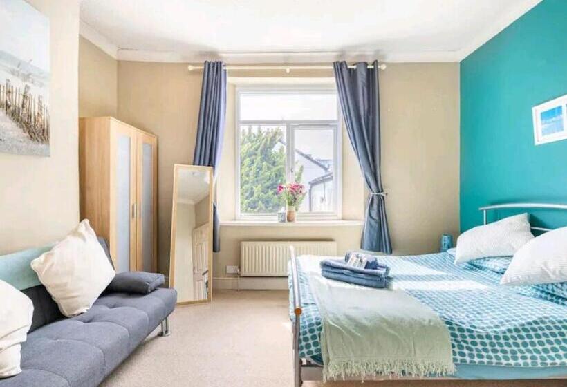 펜션 The Mews Less Than 1km To City Centre Stadium Castle 10 Min Walk