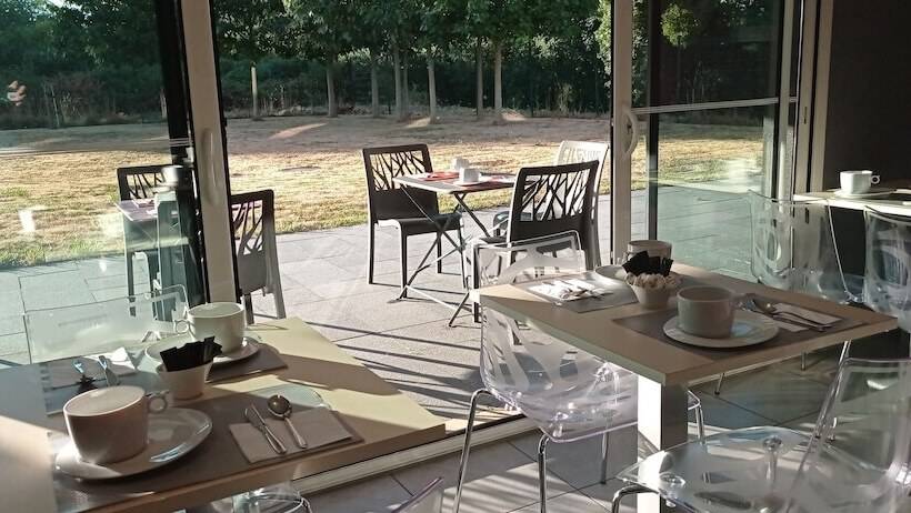 Brit Hotel Vannes Theix