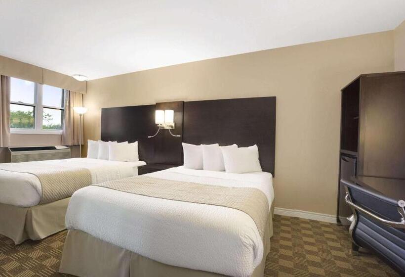 בית מלון כפרי Days Inn & Suites By Wyndham North Bay Downtown