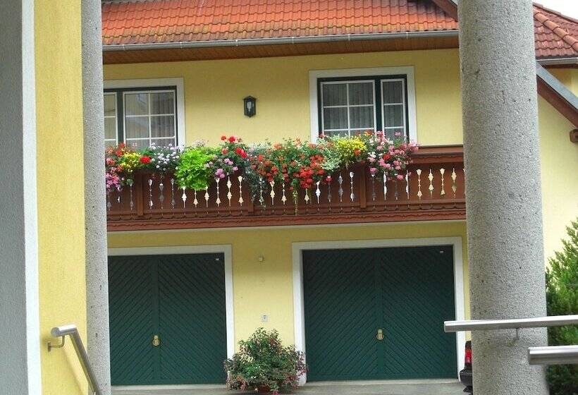 Отель Familiengasthof Maier