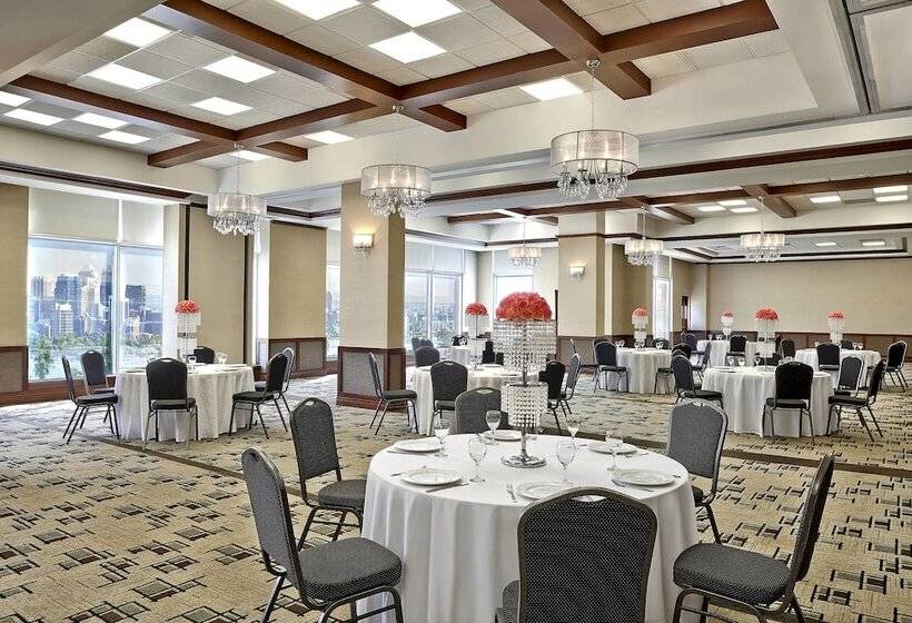 בית מלון כפרי Four Points By Sheraton Calgary Airport