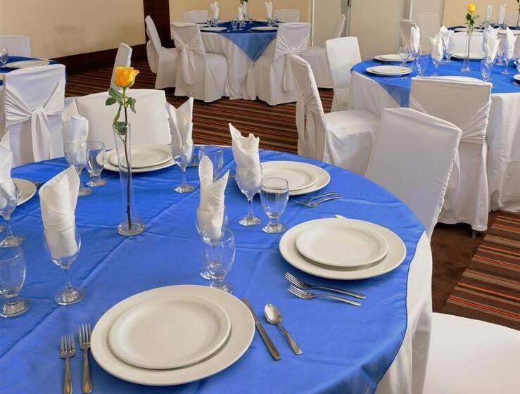 בית מלון כפרי Four Points By Sheraton Cambridge Kitchener, Ontario