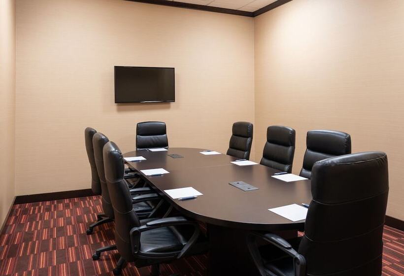هتل Four Points By Sheraton Edmonton International Airport