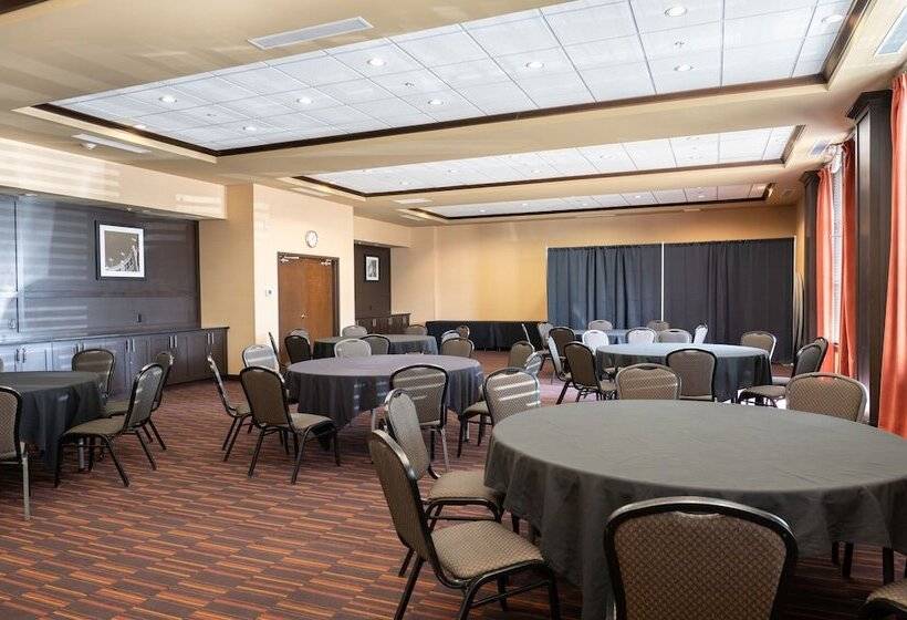 هتل Four Points By Sheraton Edmonton International Airport