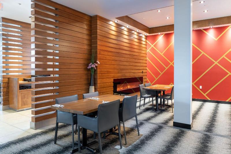 هتل Four Points By Sheraton Edmonton International Airport