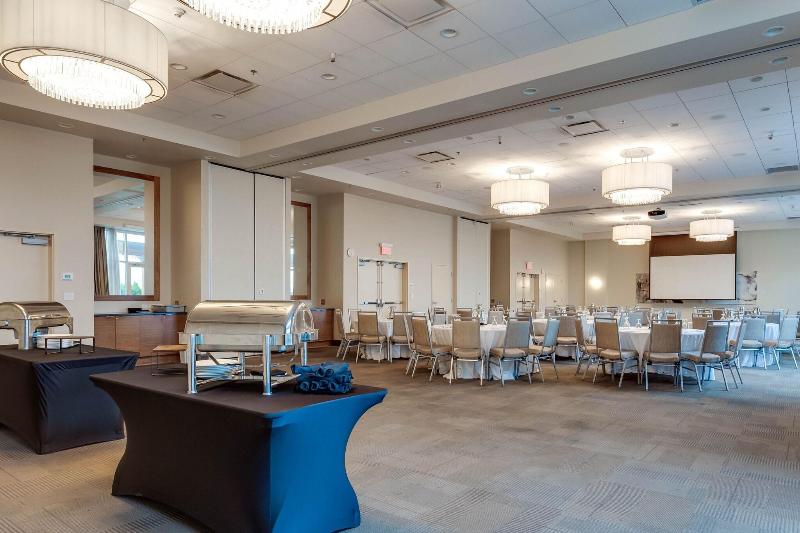 ホテル Four Points By Sheraton Kelowna Airport