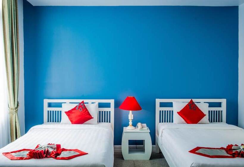 Отель The Frangipani Royal Palace