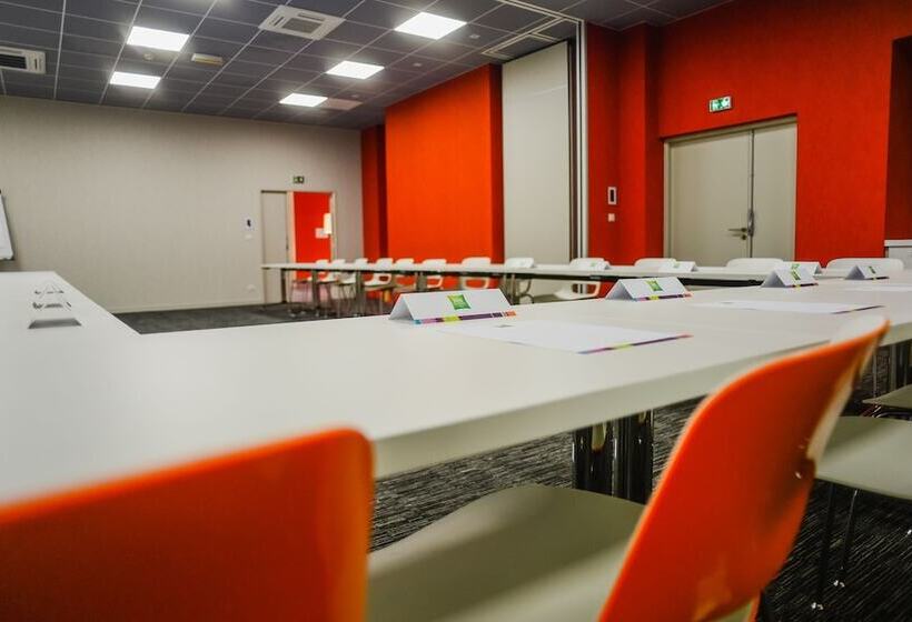בית מלון כפרי Ibis Styles Poitiers Centre