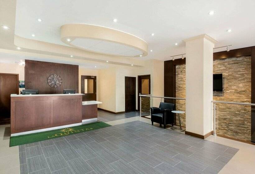 فندق La Quinta By Wyndham Oshawa