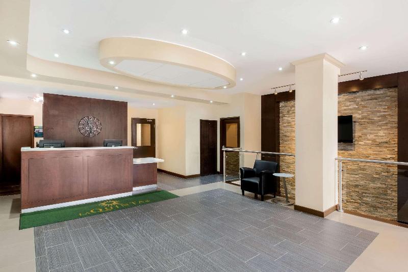 فندق La Quinta By Wyndham Oshawa