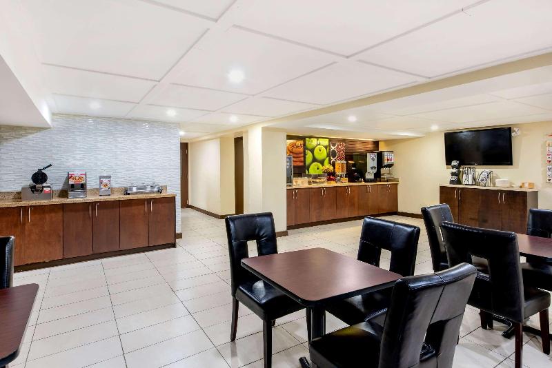 فندق La Quinta By Wyndham Oshawa