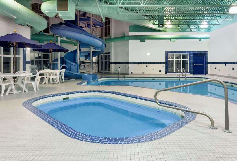 فندق Ramada By Wyndham Weyburn